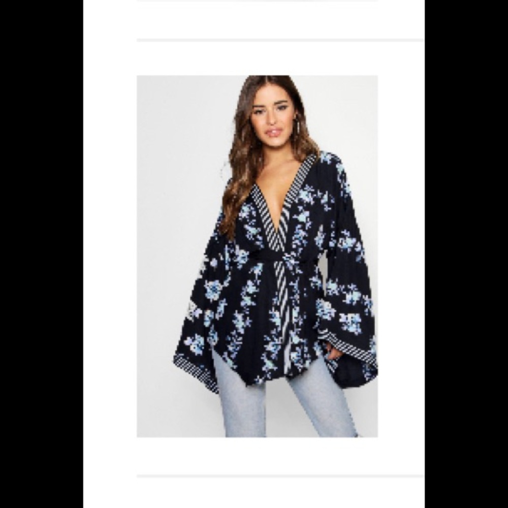 Navy floral belted kimono. Never worn, Medium
